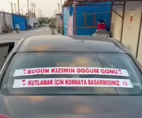 Baba Kızına Trafikte Unutulmaz Doğum Günü Sürprizi Yaptı